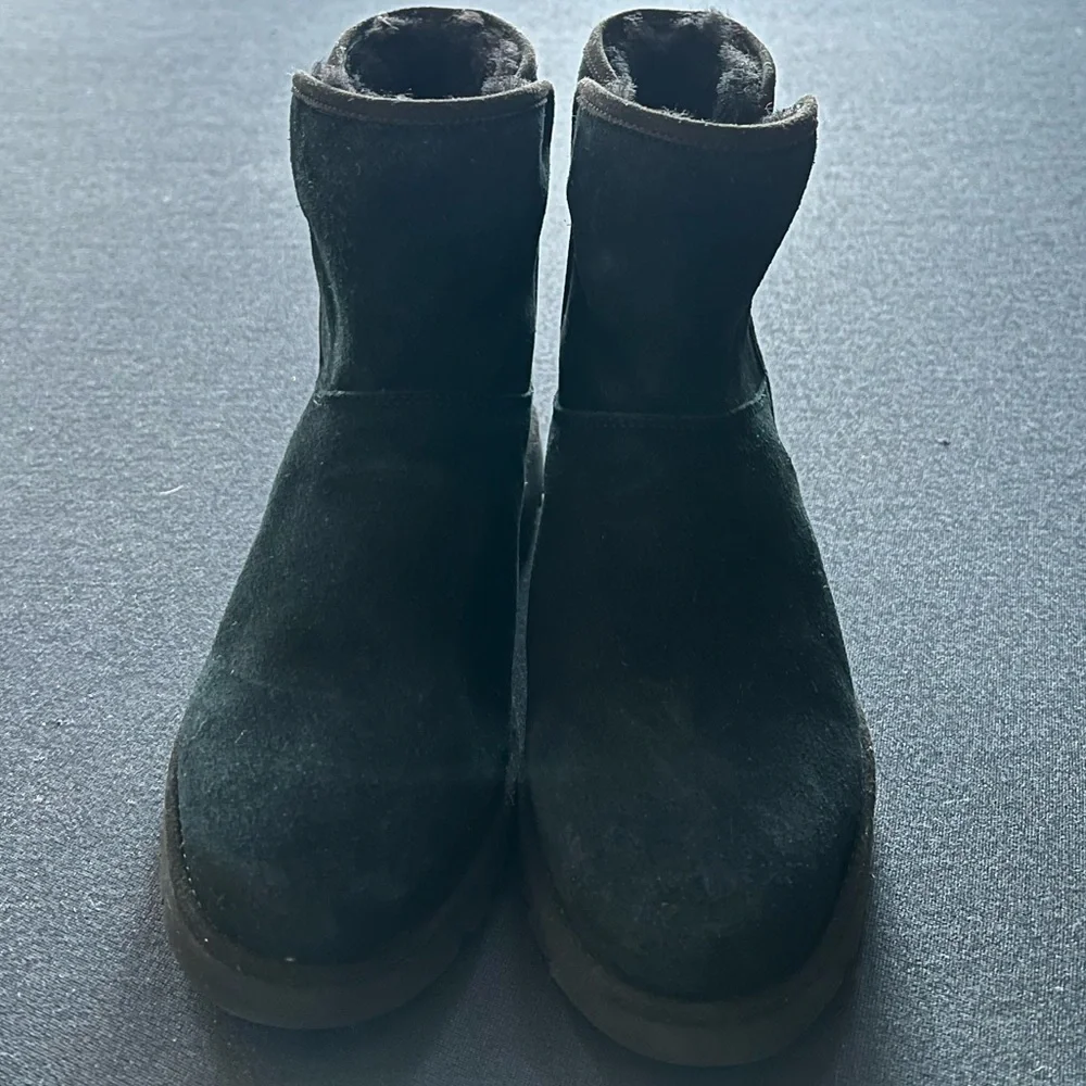 Ugg Cory II Genuine Shearling Lined Boot in black size 6